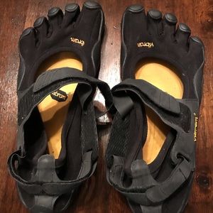 Gently worn men’s Vibram shoes
